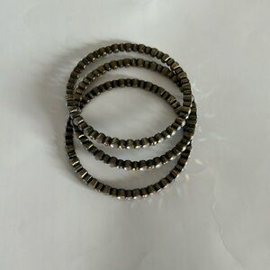 🌟Pretty bangle bracelets (3) with iridescent colors on gems.
